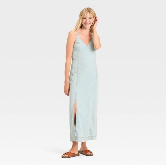 Universal Thread Women’s Cami Denim Max Dress - Light Wash Size Medium NWT - Picture 1 of 8